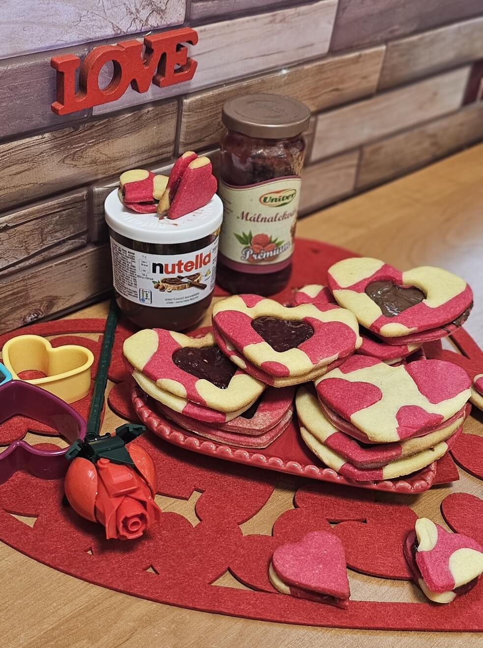 Színes Valentin napi linzer