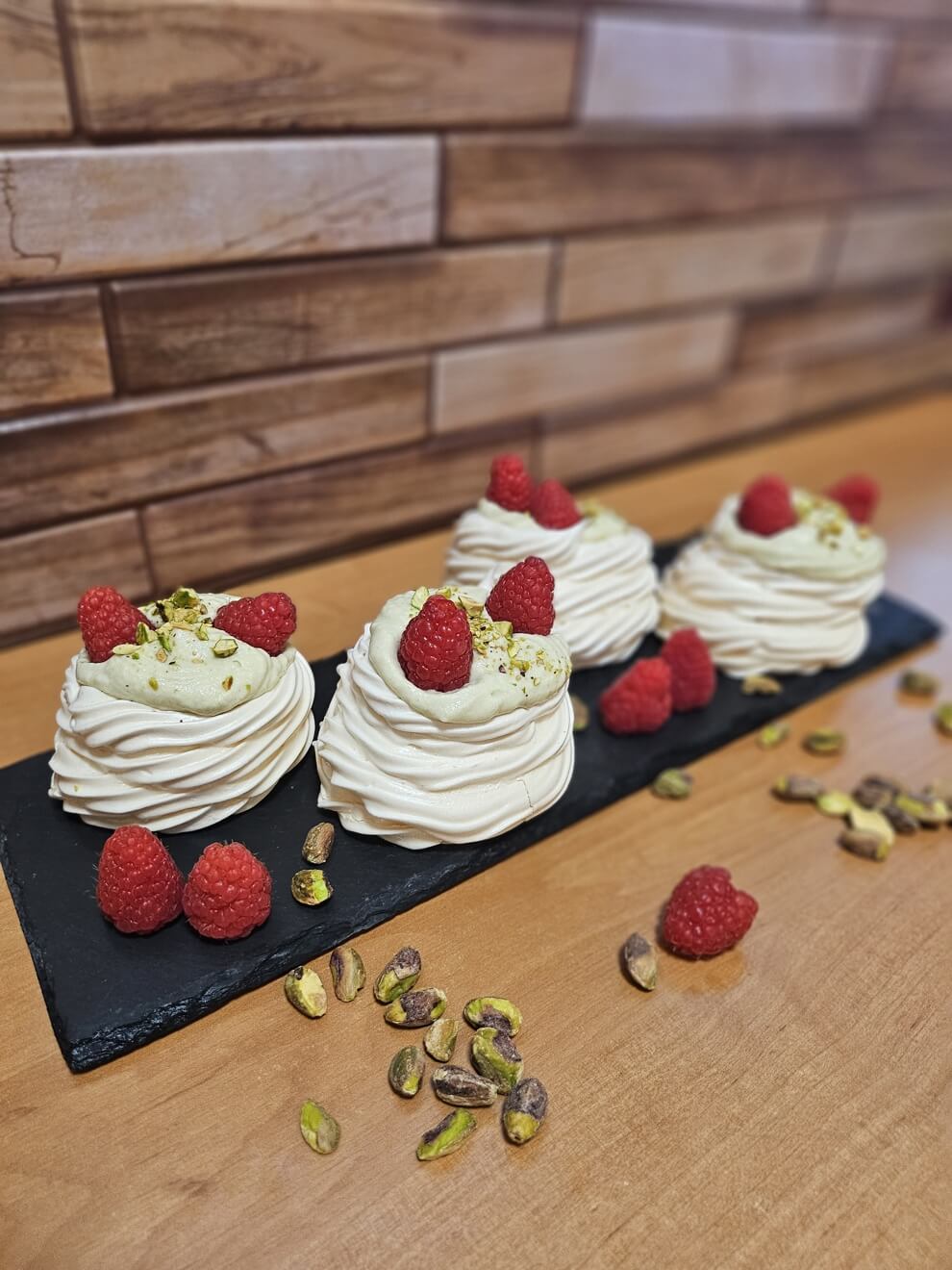Pisztáciás-málnás mini pavlova